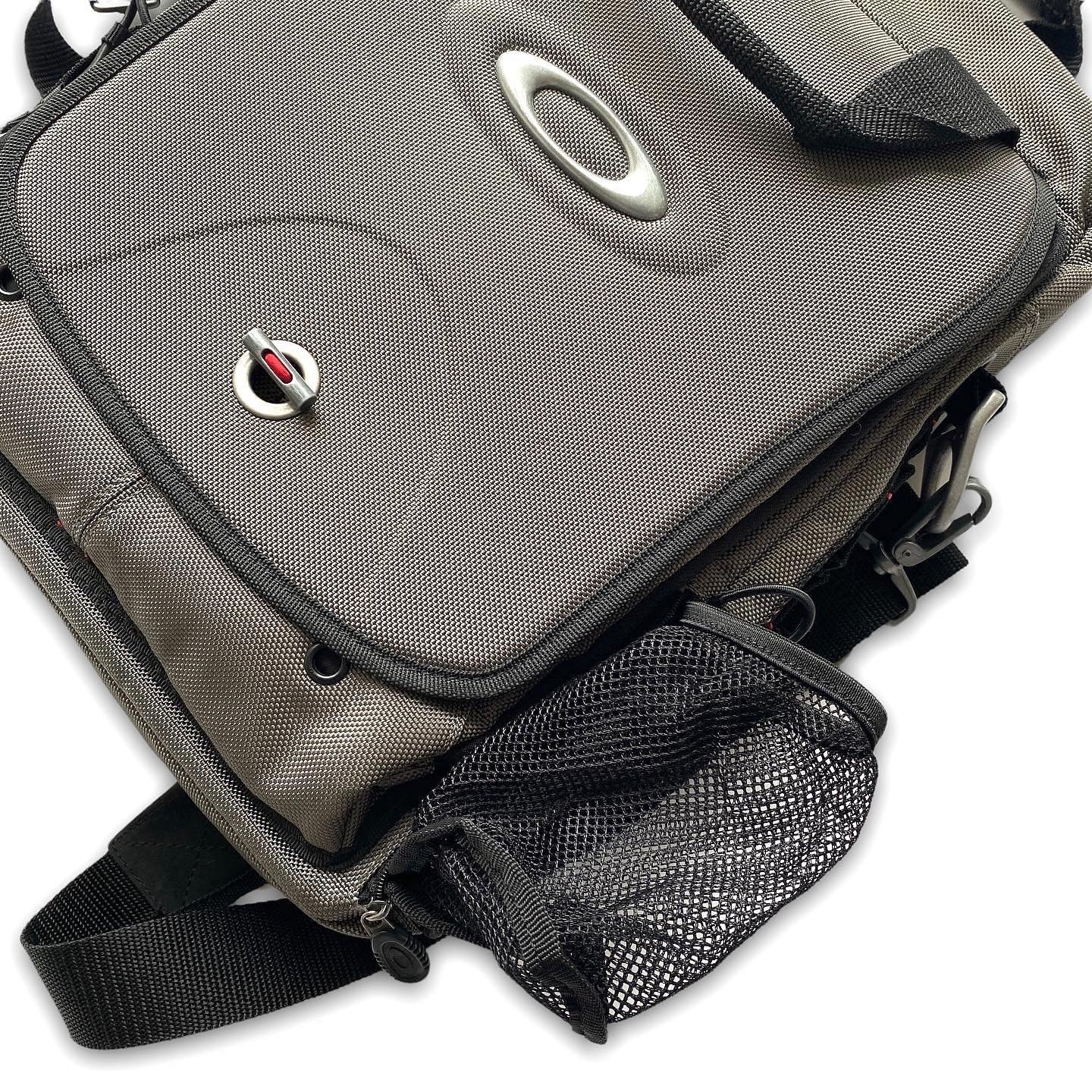 Oakley tactical field top gear laptop bag